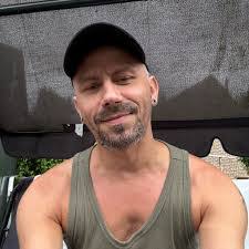 Ariel Watt's Instagram, Twitter & Facebook