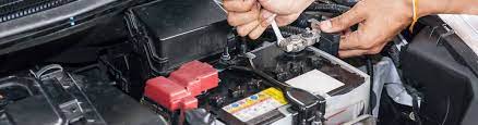 Spannungsschwankungen oder kurzschlüsse können die empfindliche elektronik moderner fahrzeuge beschädigen und so die fahrsicherheit gefährden! Autobatterie Wechseln Zeitpunkt Infos Kosten Kfzteile24