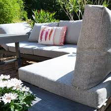Mal Aus Einer Anderen Perspektive Unsere Gemutliche Ecklounge Santorini Ladt Zum Traumen Ein Ecklounge Gartenmobel Gartengarni Gemutlich Draussen Santorini