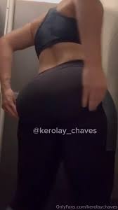 Kerolay Chaves, brasileña culona grabando su culo en el baño - Dale Porno