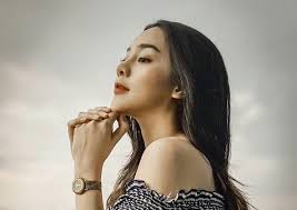 Nur amalina hayati or better known as anya geraldine (born in jakarta, indonesia on december 15, 1995) is an indonesian actress, internet celebrity, and model. Anya Geraldine During Climbing Netizen Painful Fair Sportsbeezer