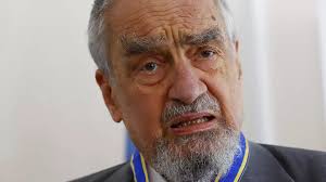 Karel schwarzenberg war während des kommunismus im exil, war langjähriger staatskanzler von präsident václav havel, gründete 2009 seine eigene partei, war vizepremier und außenminister und. E 5st Tz570f7m