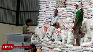 Distributor sembako murah di surabaya. Siaga Resesi Ekonomi Risma Telekonferensi Dengan Distributor Sembako Surabaya Times Indonesia