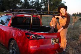 Américaine, réalisé en 1984, par: Tesla Electric Pickup Truck Homemade By Youtube Robotics Guru Simone Giertz