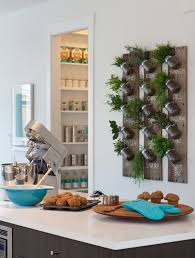 Deco Cuisine En Herbes Aromatiques En Pots En 20 Idees Cool Jardiniere Interieur Jardin Interieur Idee De Decoration