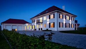Das ältere haus mit seinen dicken grundmauern und mit klappläden versehenen fenstern wurde. Klappladen Kneer Sudfenster Fenster Und Hausturen Fur Generationen