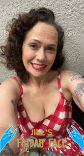 🗣️ Hey women that feel like it's safer, easier, more comfortable to just  go along with the patriarchy- it's not, but, I will support you anyways. I  support the choices of ALL