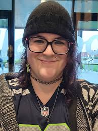 Unicorn looking for a couple. I love in snohomish county washington and am  only looking for local people.