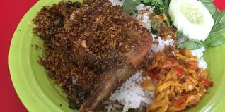 Pertama, proses merebus daging iga sapi bersama bumbu, daun jeruk, jahe, dan serai. Resep Sambal Pencit Sambal Bebek Goreng Surabaya