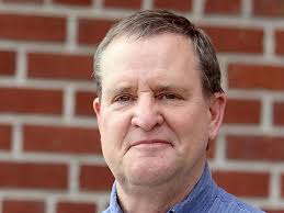 Council offers city manager job to John Akers