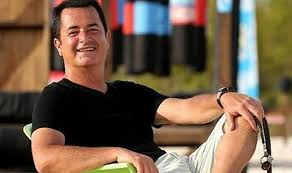 Kendisi eski türkiye güzeli sinem öztufan ile 2006 yılından beri evli. Yapimci Acun Ilicali Dede Oldu