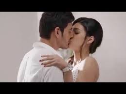 Irresistible Kriti Sanon want Steamy Smooch Kiss in On Screen - video  Dailymotion