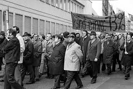 Need to translate streiken from german? Das Letzte Verruckte Jahr Der Ddr Und Der Weg Zur Einheit 3 Streiks Sozialprotest Und Der Steinige Weg Der Aufgeholten Modernisierung Nachrichten Aus Leipzig Leipziger Zeitung