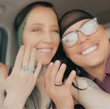 UPDATE SHE HAS BEEN FOUND!!!! Caitlyn is now considered a missing person in  the national database. If anyone sees my friend. Please REACH OUT. LET ME  KNOW SOMETHING.