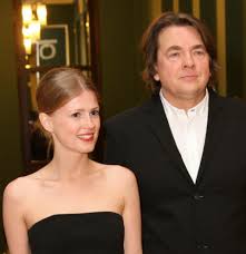 Первый канал и константин львович уже давно стали не отделимы друг от друга. Sonya Vsegda Otstegivala S Barskogo Plecha Bolshe Vseh Deneg Odnokursniki O Proshlom Zheny Konstantina Ernsta Starhit Ru