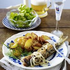 Eingelegte Bratheringe Zu Bratkartoffeln Rezept 5 Zwiebeln Ca 375 G 1 2 L Milder Weissweinessig Salz 4 El Zucker 3 L Rezepte Bratkartoffeln Rezept Brathering
