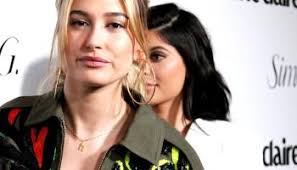 Kendall Jenner nesikuklina