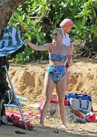 Katy perry takes her daisy dove bloom in a stroller out for a walk while on vacation in hawaii, feb. Exclusive No Web Orlando Bloom And Katy Perry Spend Their Christmas Vacation On The Beach In Hawaii With Family Sawfirst
