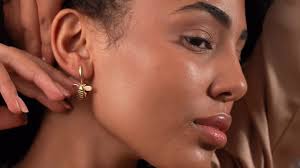 Bee Hoop Earring, Handmade Dainty Bee Earring, Personalized Gifts for Mom,  Minimalist Woman Pendant, Gifts for Daughter, Valentine's Gift