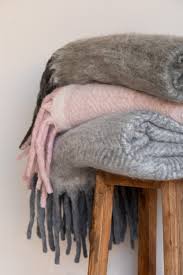 Their love for cinema and rich film collection, which they spent years developing, was the foundation for the creation of the israel film archive and the screening of quality films at the cinematheque. Tagesdecke Jer Sklum