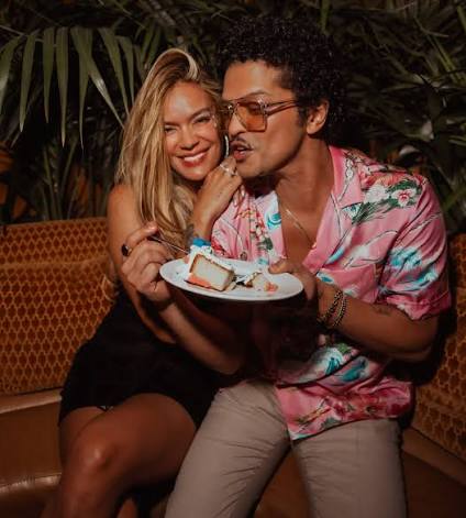 Estreno del nuevo single de Bruno Mars y Karol G – Dance with me