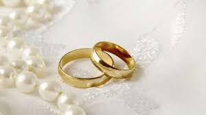 Découvrez la collection d'alliance de mariage en pierres précieuses d'adamence. Sur Quelles Boutiques En Ligne Acheter Une Alliance A Petit Prix L Express Styles