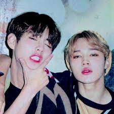 Jimin had to speak about his '95 line bestie v and quipped that kim taehyung is very handsome but that's it. Relationship Reading For Park Jimin And Kim Taehyung Blue Moon Punch