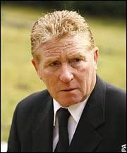 Alan Ball dies fighting fire in his garden