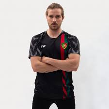 Si vous êtes un supporter de l'équipe nationale de football portugais, ces articles peuvent vous intéresser. Forca Portugal Man Forca Portugal