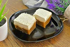 Kuih talam pandan) 是两层的娘惹式马来糕点。 上层白色的带椰奶咸香, 下层绿色的是带甜, 口感. Resepi Tradisi Kuih Talam Tepung Talam Emak Saya Yang Menggunakan Sukatan Cawan Buat Orang Lapo