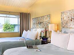 Inn at bay harbor, a marriott autograph collection hotel, is located on the shore of lake michigan's little traverse bay, four miles west of petoskey, michigan. Santa Barbara Hotel Near The Beach Inn At East Beach Official Site