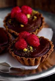 Tartelettes Framboises Et Ganache Au Chocolat From Pickyin Blogspot Full Recipe Here Chocolate Cake Recipe Cho Chocolate Desserts Desserts Dessert Recipes