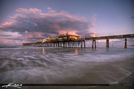 We've also included the latest weather forecasts, sunrise, sunset and tide information for lake worth pier so it's easy to see what conditions will be like over the next few days. Daytona Beach Shores Crabby Joe S Deck Grill Rushing Wave Royal Stock Photo
