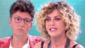 Laureata in matematica, dirigente settore ict, attivista lesbica dal 1988, mario. Eva Grimaldi E Imma Battaglia Retroscena Su Enzo Miccio Senza Parole Lanostratv
