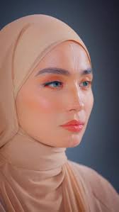 Dulu remove makeup, skin jadi pedih & panas., Sampai merah! Tapi sebab tak  banyak tahu pasal makeup remover, so pakai je apa yang ada., And now, Rania  puas hati sangat bila remove makeup guna AINAA ...