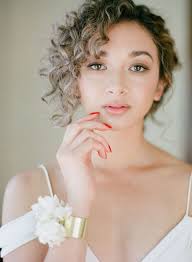 The Drama of Dried Flowers for an Organic and Elegant Wedding Day