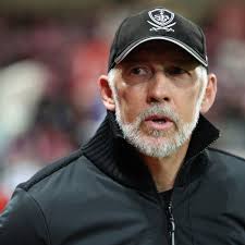 Ligue 1 : "On est une vraie bande de copains sur le terrain, et ça se  ressent", estime Eric Roy, entraîneur du Stade Brestois, deuxième du  championnat