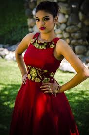 Amaranta Rojo De Fiesta Tela Tafeta Tipo De Bordado A Mano Con Aguja Region E Vestidos Mexicanos Bordados Vestidos Mexicanos Vestidos De Fiesta Mexicanos