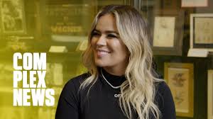 Carolina giraldo navarro (medellín, 14 de febrero de 1991), más conocida por su nombre artístico karol g, es una cantante y compositora colombiana de reggaeton y trap latino. Karol G Talks Ocean Cardi B And Love Of Rihanna While Getting A Tattoo Youtube