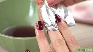 Shellac should always be wrapped off never soaked acetone cotton pad tin foil wrap for 10 mins use an orange stick to scrap remaining off never peel as it will damage your nails proper shellac doesnt need to be filed or buffed before. Shellac Entfernen Mit Bildern Wikihow