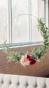Join us to create your own elegant gold hoop wreath, just in time for the holidays! Floral Gold Hoop Gold Hoop Wreath Large 27 Metal Gold Hoop Flower Gold Ring Hoop Wedding D Hochzeit Hintergrund Blumenarrangements Hochzeitsdekoration
