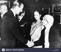 Prinz Philip Ubergabe An Mutter Teresa Agnes Gonxha Bojaxhiu Missionarischen Nonne Der Templeton Foundation Stockfotografie Alamy