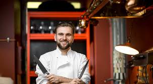 In the uk, the title executive chef normally applies to hotels with multi outlets in the same hotel. How To Find The Right Type Of Chef For Your Restaurant 7shifts