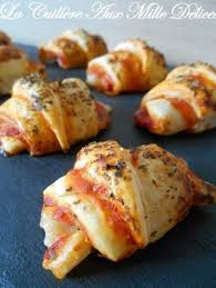 750 Grammes Vous Propose Cette Recette De Cuisine Croissants Aperitifs Facon Pizza Recette Notee 3 5 5 Par 171 Recettes De Cuisine Recette Recette Croissant