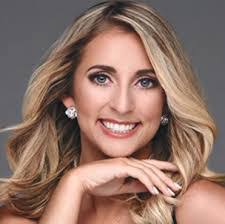 Elsa Romo's Instagram, Twitter & Facebook