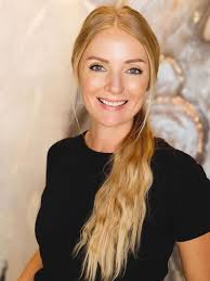 ✨Our beautiful DREAM TEAM!✨ In order as follows: ✨ LeAnn LaPratt  @leannlapratt_ Founder & Licensed Master Aesthetician ✨ Ashtin Rains  @abskincare_ Licensed Aesthetician ✨ Rylie McCasland @rylieskin Licensed  Aesthetician & Social Media