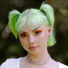 Carly Hulse's Instagram, Twitter & Facebook