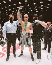 Известный идеоблогер джейк пол бросил вызов бывшему чемпиону ufc в двух весовых категориях даниэлю кормье, который уже завершил карьеру. Ojhbf5zggnp2pm