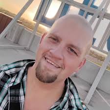 What could be causing the gray filament to not fully come out?