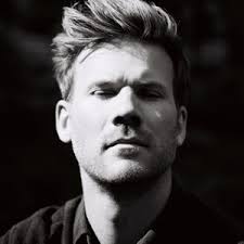 Lokket til Jon, og skjerfet til Paul